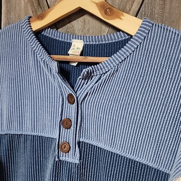 7th Ray Ladies Top - Picture 3 of 6